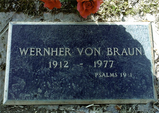 Werner von Braun tombstone — Psalm 19:1